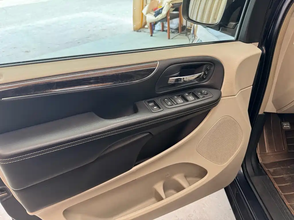 Chrysler Grand Voyager 2014 — фото 9