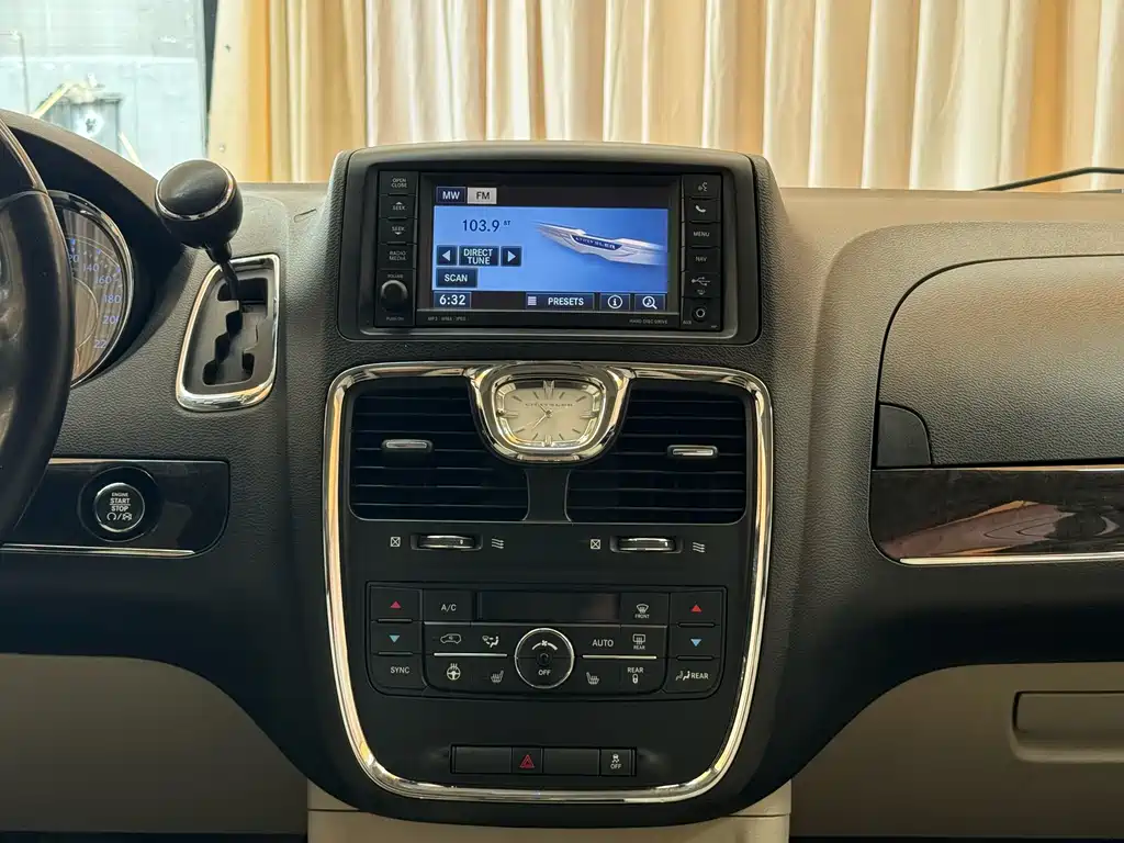 Chrysler Grand Voyager 2014 — фото 19