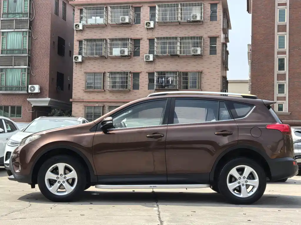 Toyota RAV4 2014 — фото 3
