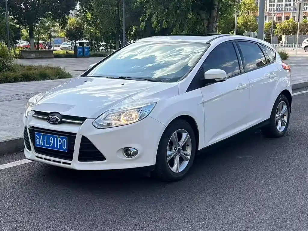 Ford Focus 2014 — фото 1