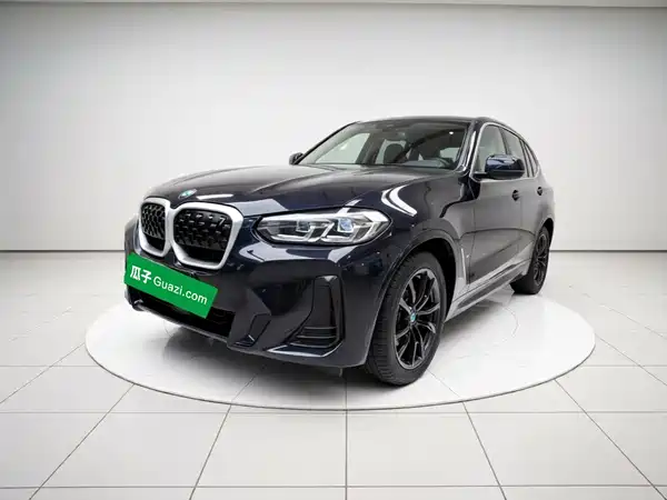 BMW iX3 2024