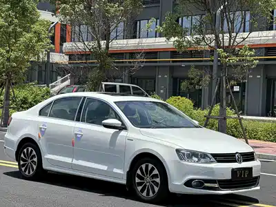 Volkswagen Sagitar 2014