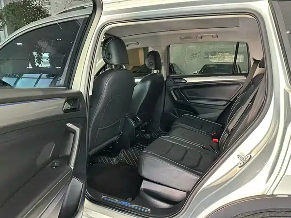Volkswagen Tiguan L Plug-In Hybrid 2021