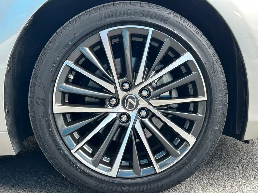 Lexus ES 2022 — фото 27