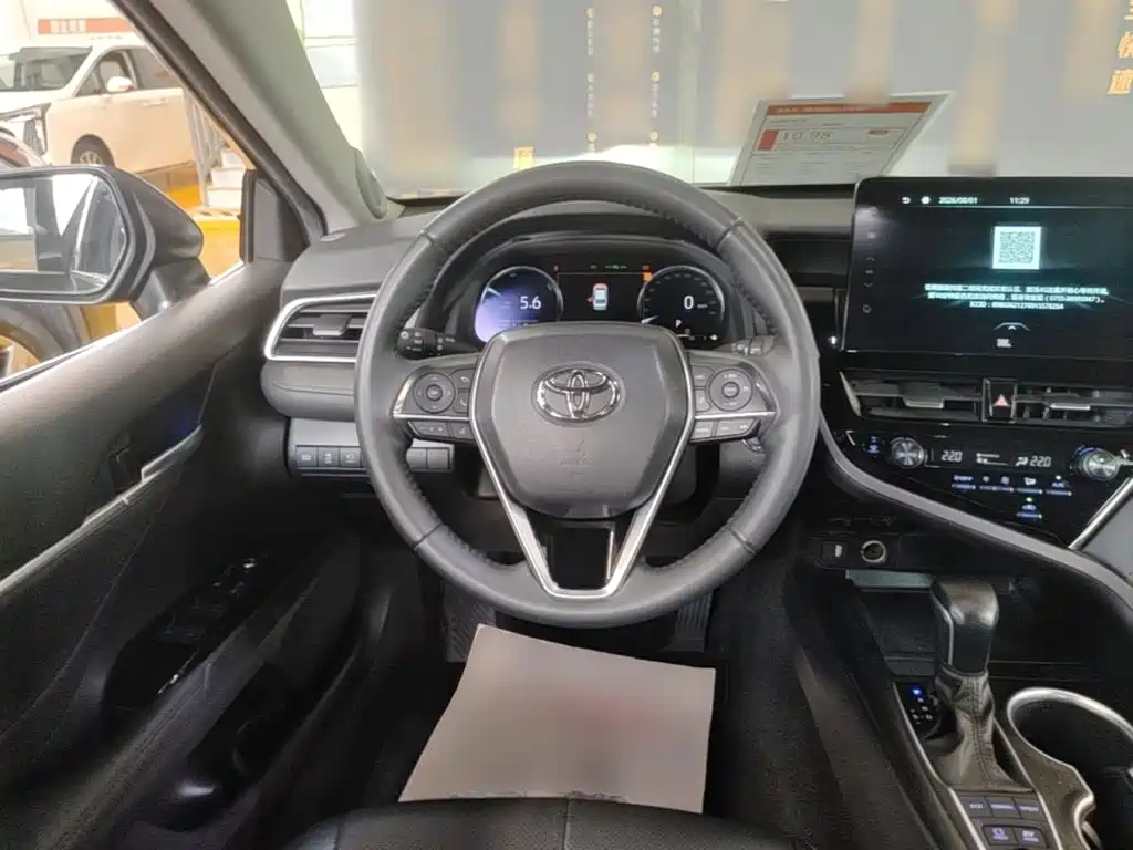 Toyota Camry 2021 — фото 17