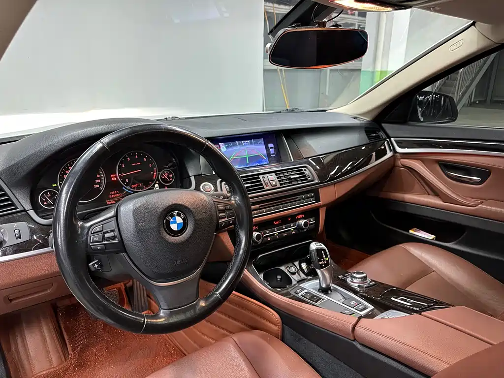 BMW 5 Series 2017 — фото 9