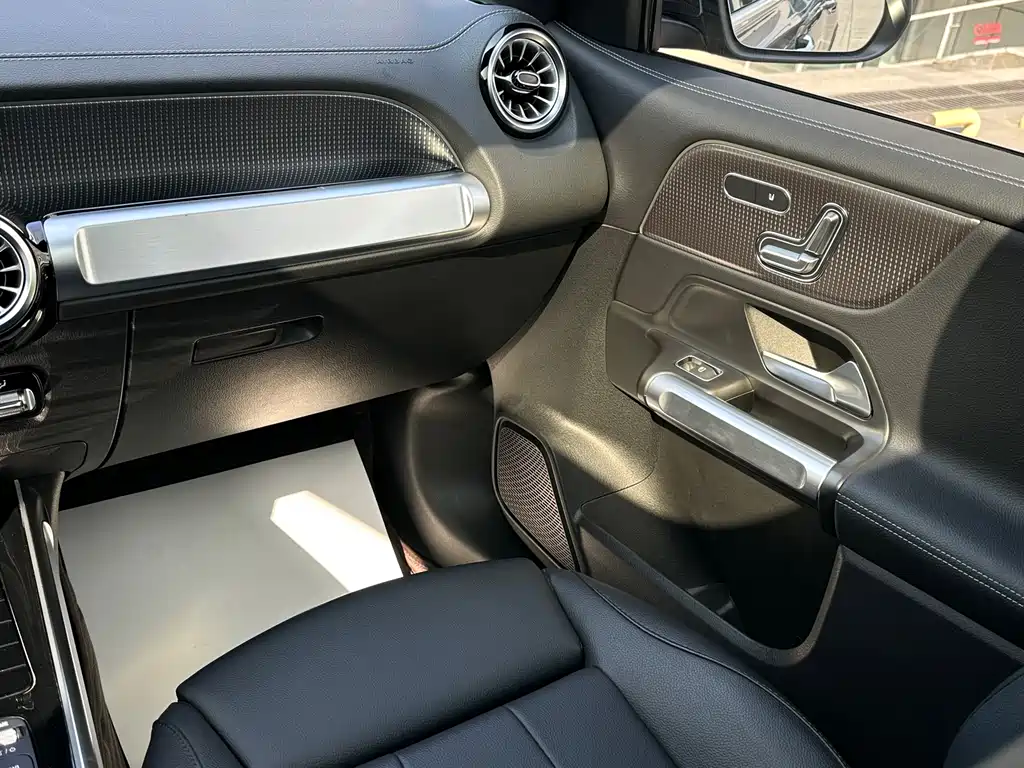 Mercedes-Benz GLB 2023 — фото 12