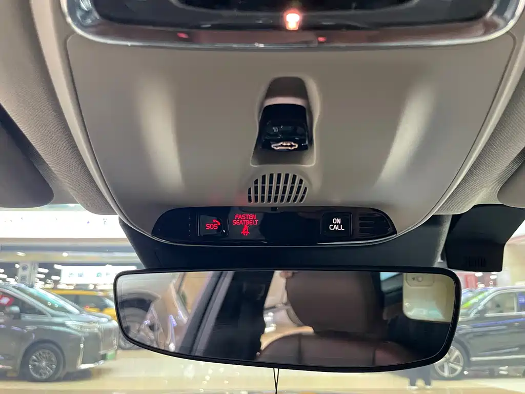 Volvo XC60 2018 — фото 13