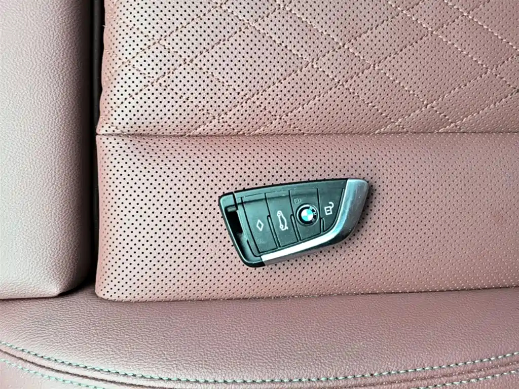 BMW iX3 2024 — фото 9