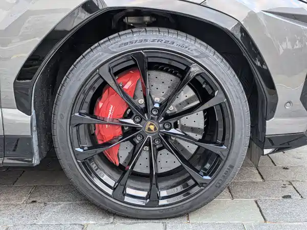 Lamborghini Urus 2021