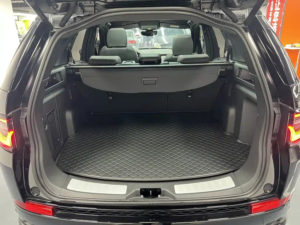 Land Rover Discovery Sport 2023 — фото 10