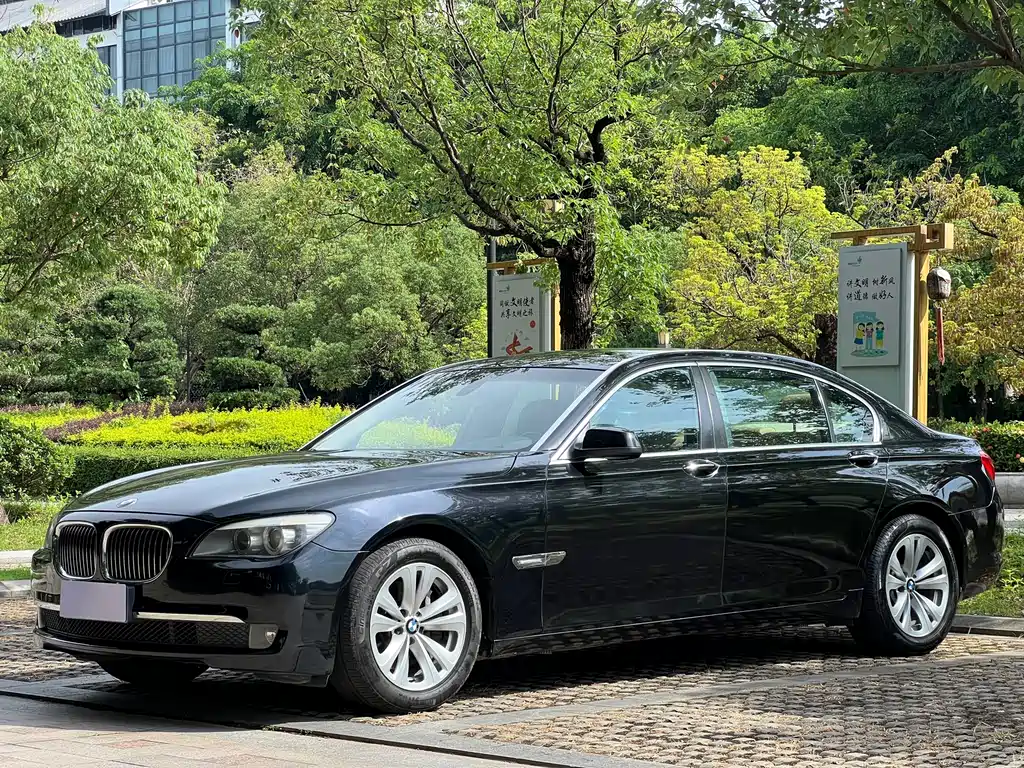 BMW 7 Series 2009 — фото 1