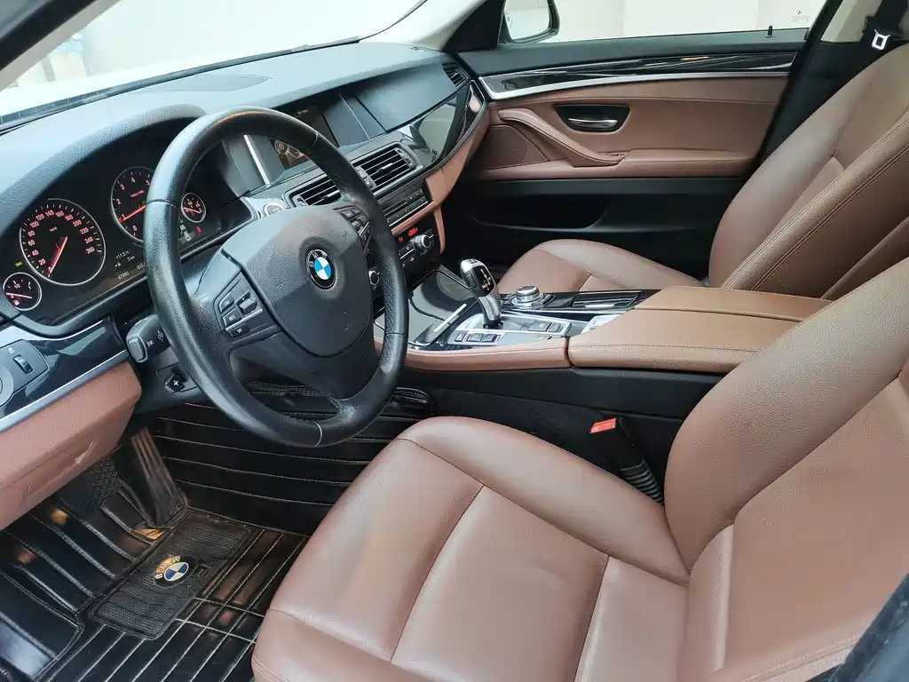 BMW 5 Series 2015 — фото 15