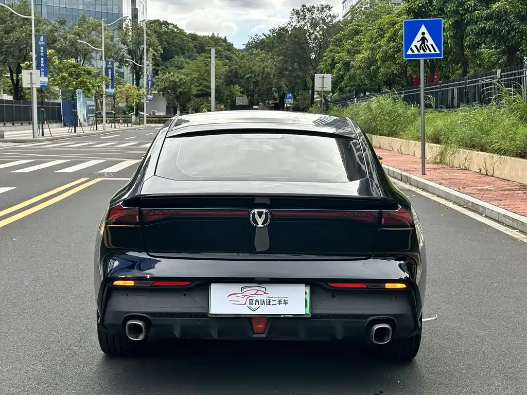 Changan UNI-V Smart Electric Idd 2023 — фото 5