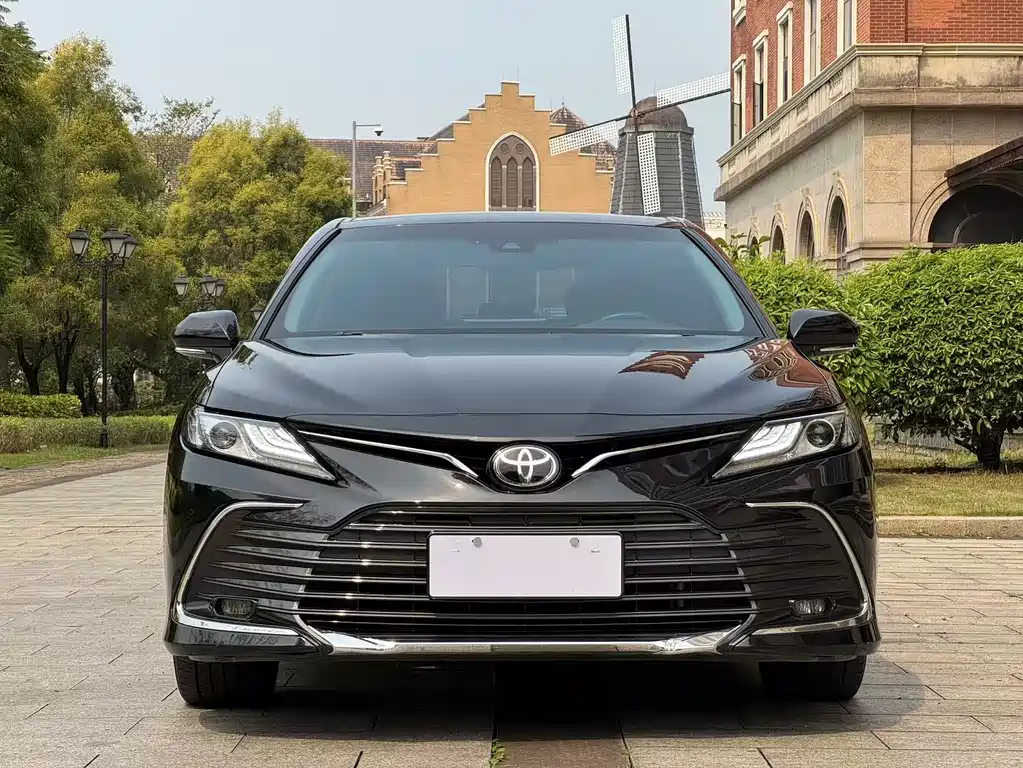 Toyota Camry 2024 — фото 2