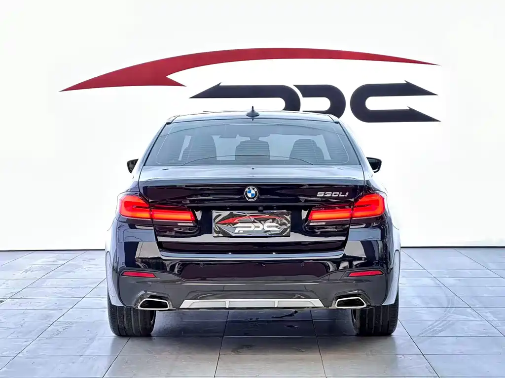 BMW 5 Series 2023 — фото 19