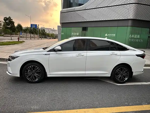Dongfeng Yixuan MAX 2023