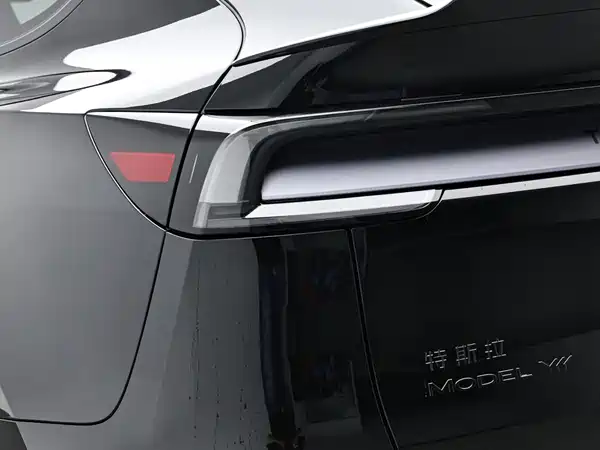 Tesla Model Y L 2026