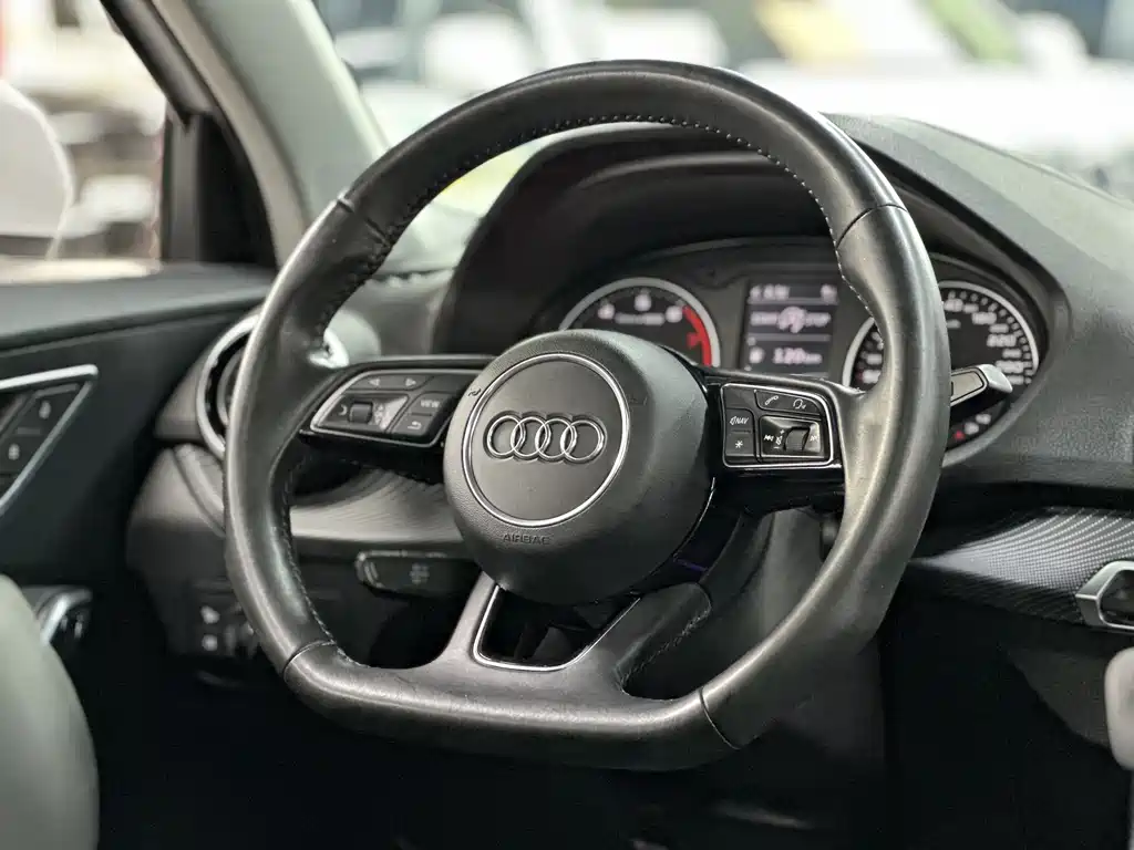 Audi Q2L 2021 — фото 17