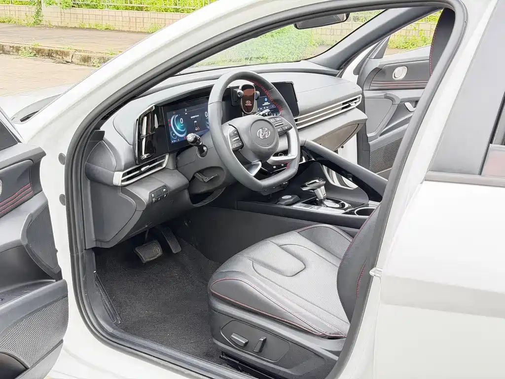 Hyundai Elantra 2023