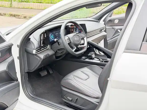 Hyundai Elantra 2023