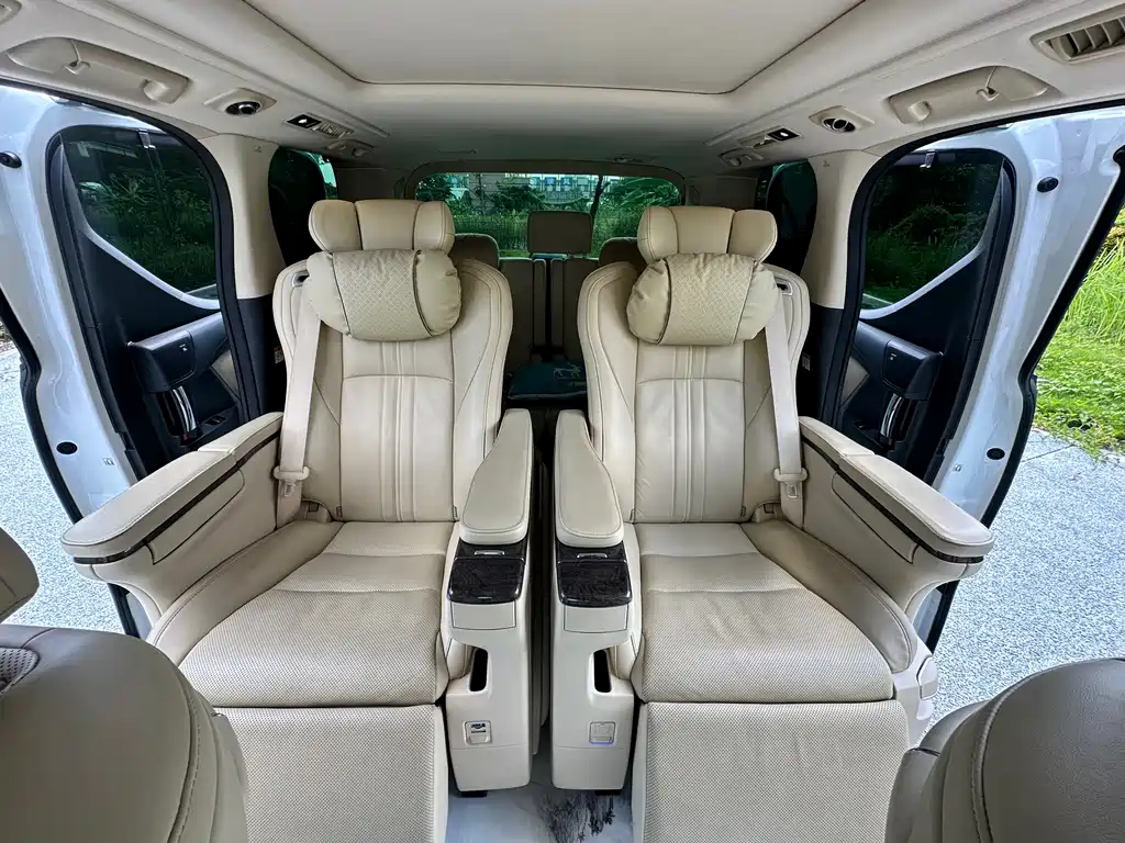 Toyota Alphard 2023 — фото 15