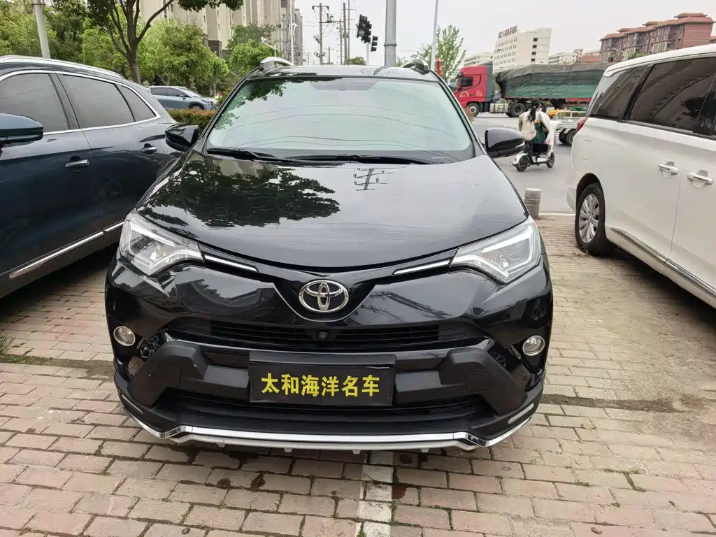 Toyota RAV4 2019 — фото 2