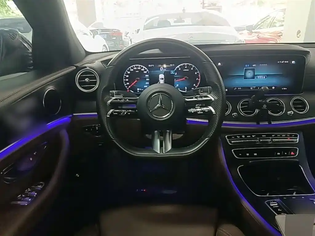 Mercedes-Benz E-Class 2023 — фото 11