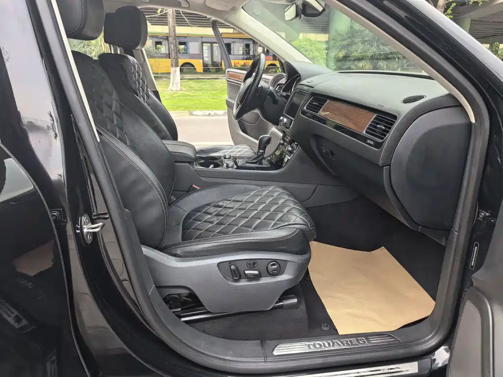 Volkswagen Touareg 2017 — фото 12