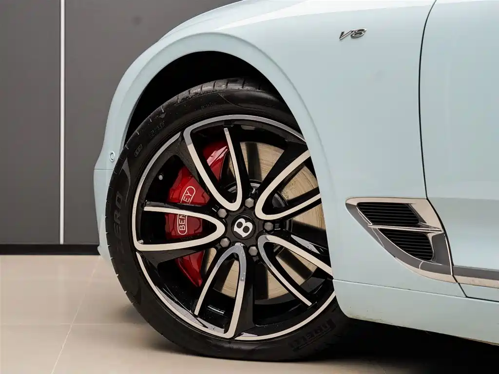 Bentley Continental 2023 — фото 16