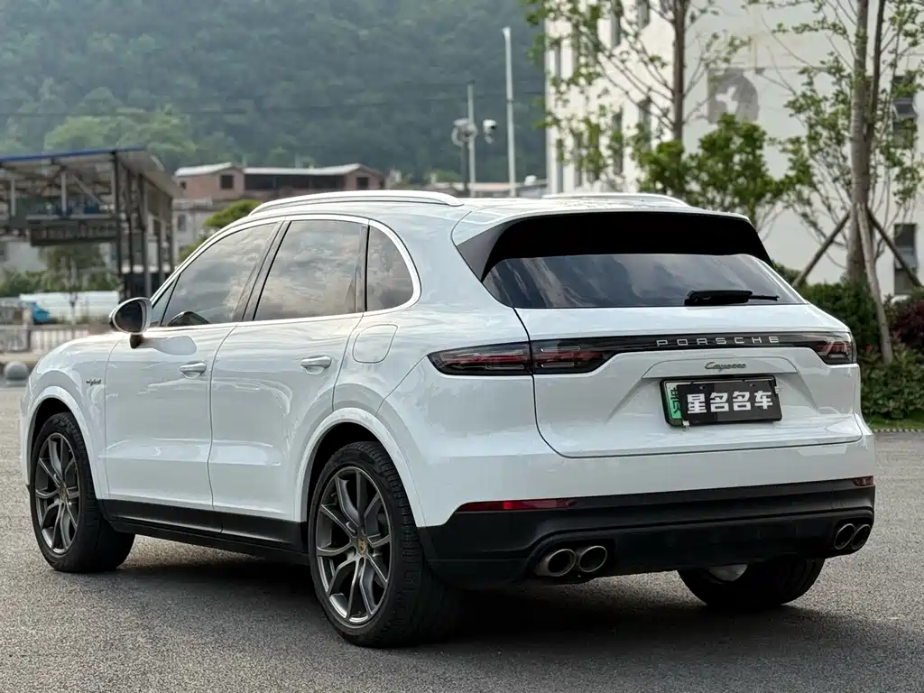 Porsche Cayenne Hybrid 2021 — фото 10