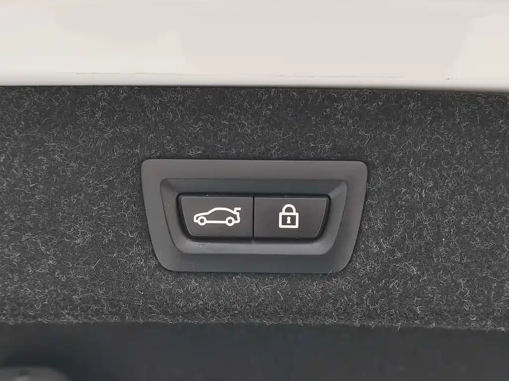 BMW 5 Series 2020 — фото 12