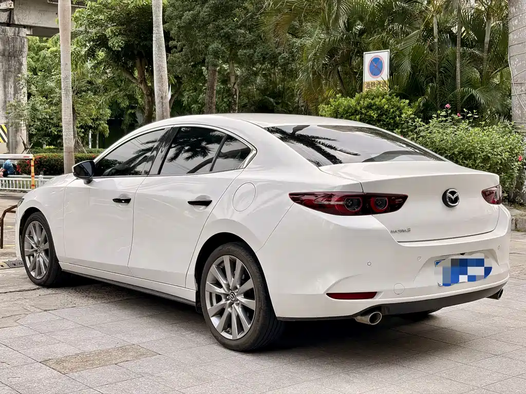 Mazda 3 Axela 2022 — фото 7