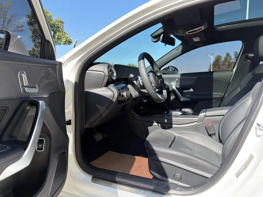 Mercedes-Benz A-Class 2023 — фото 4
