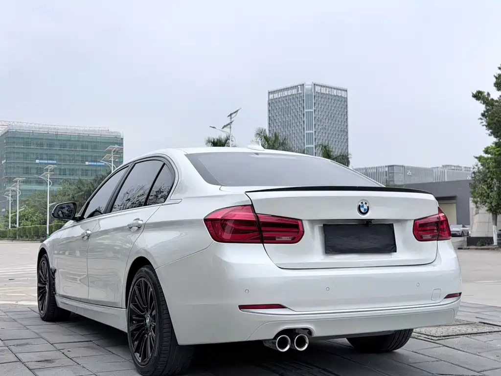 BMW 3 Series 2018 — фото 9