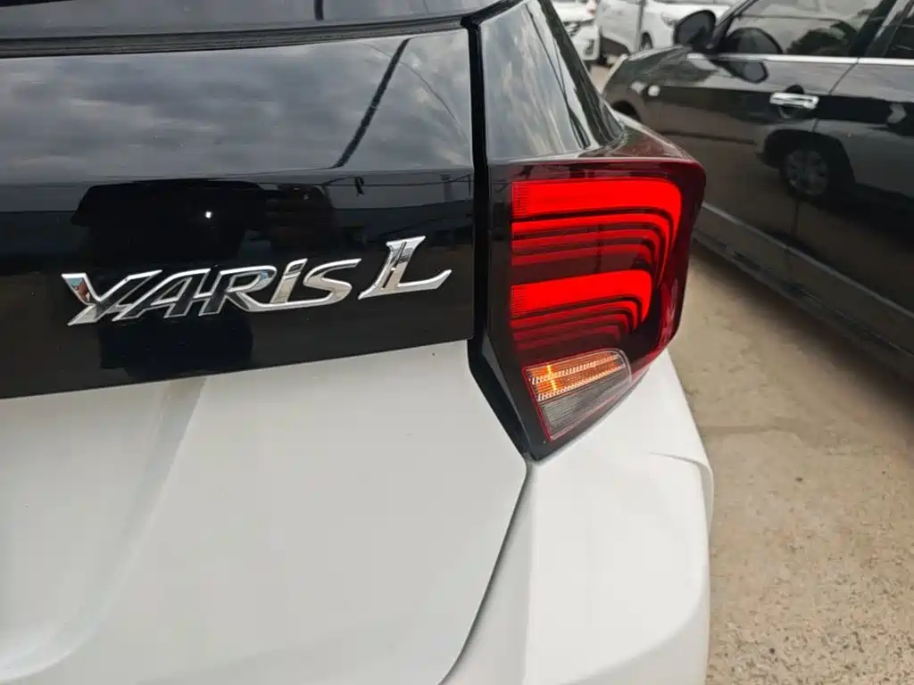 Toyota Yaris L 2020 — фото 8