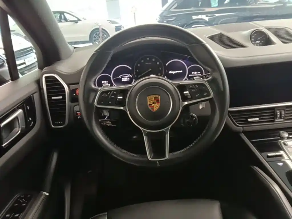 Porsche Cayenne Hybrid 2021 — фото 17