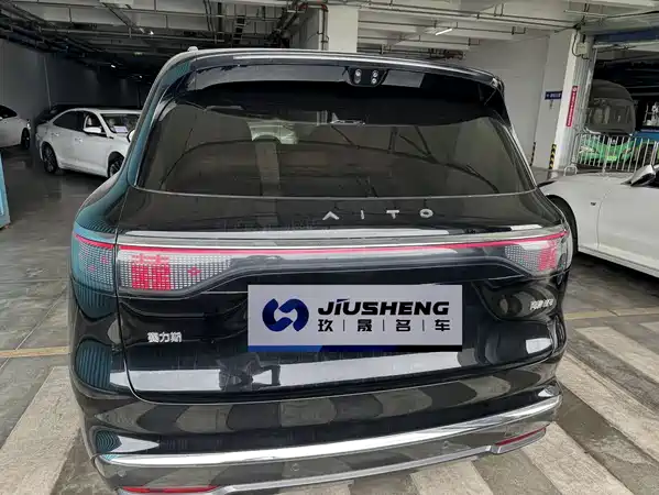 AITO M8 2025