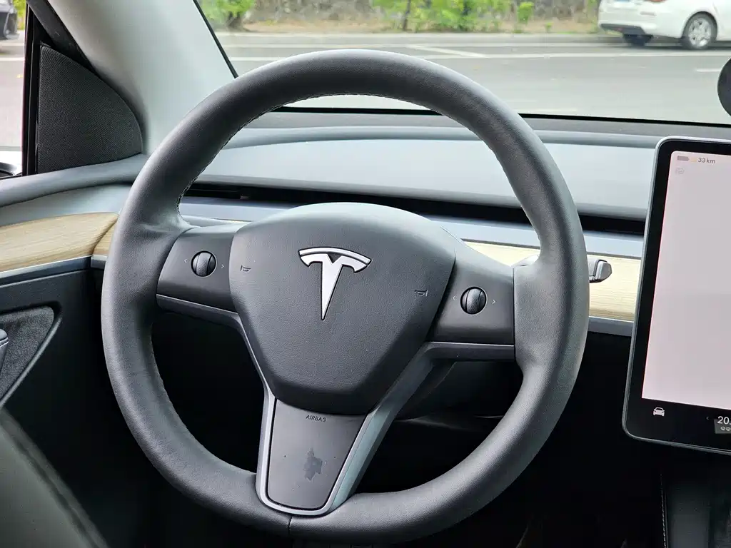 Tesla Model Y 2023 — фото 13