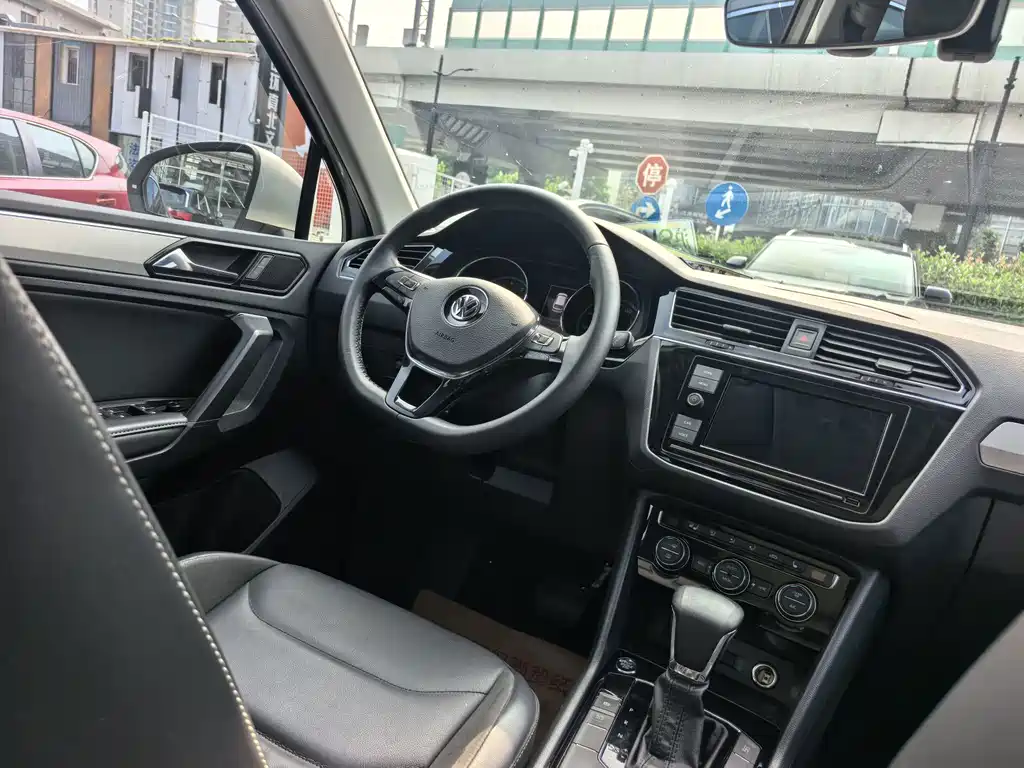 Volkswagen Tiguan L 2019 — фото 23