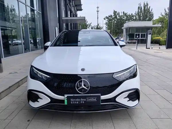 Mercedes-Benz EQE 2025