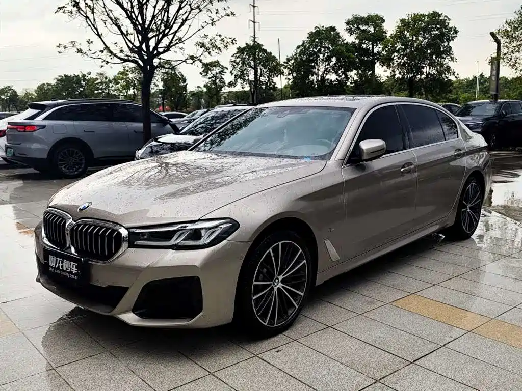 BMW 5 Series 2022 — фото 1