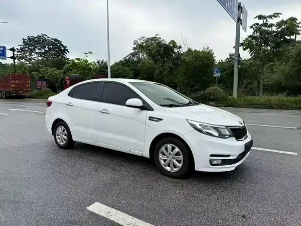 Kia K2 2015