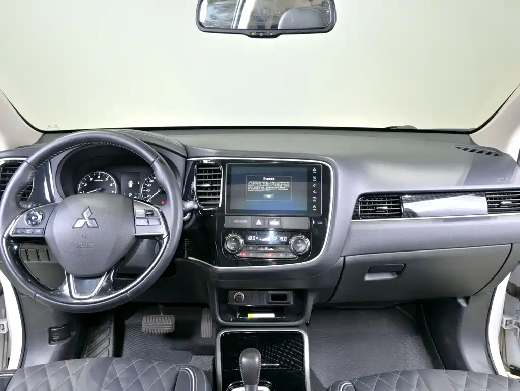 Mitsubishi Outlander 2021 — фото 9