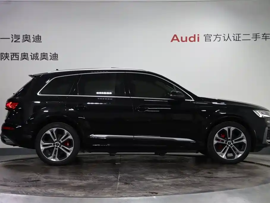 Audi Q7 2023 — фото 3