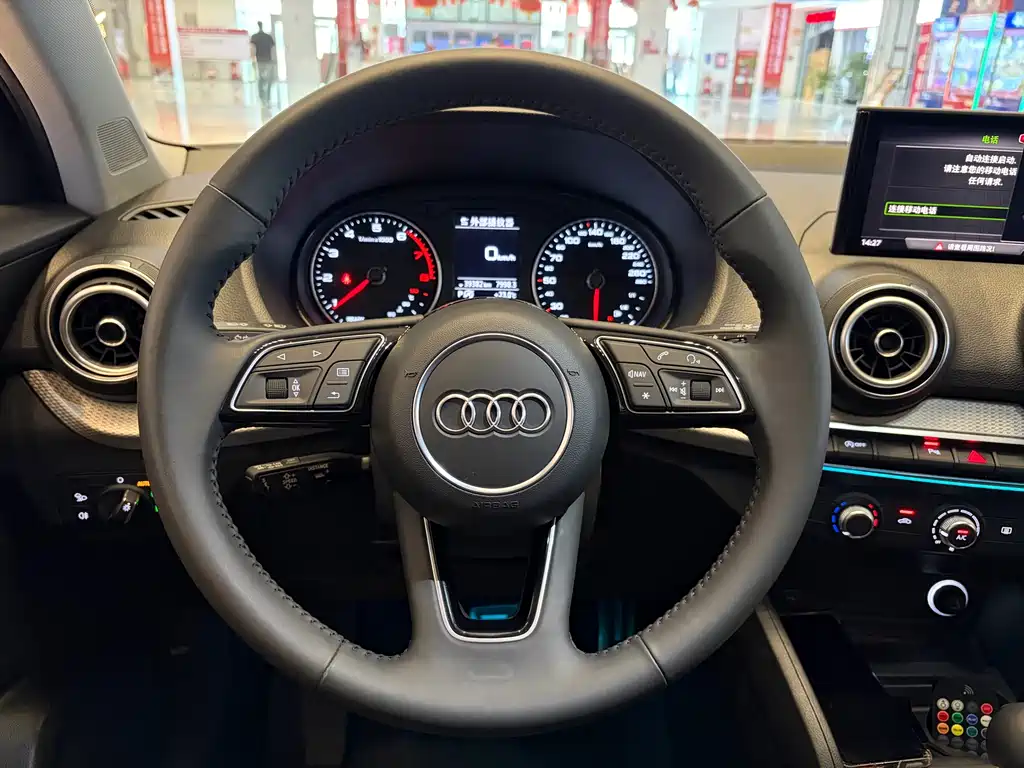 Audi Q2L 2020 — фото 14