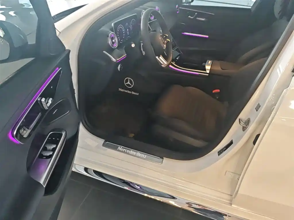 Mercedes-Benz C-Class 2024 — фото 16