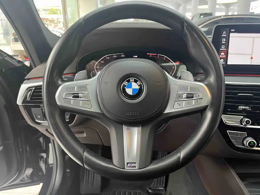 BMW 5 Series 2023 — фото 19