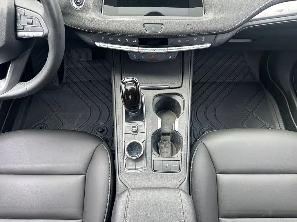 Cadillac XT4 2020 — фото 14