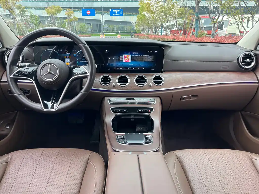 Mercedes-Benz E-Class 2023 — фото 17